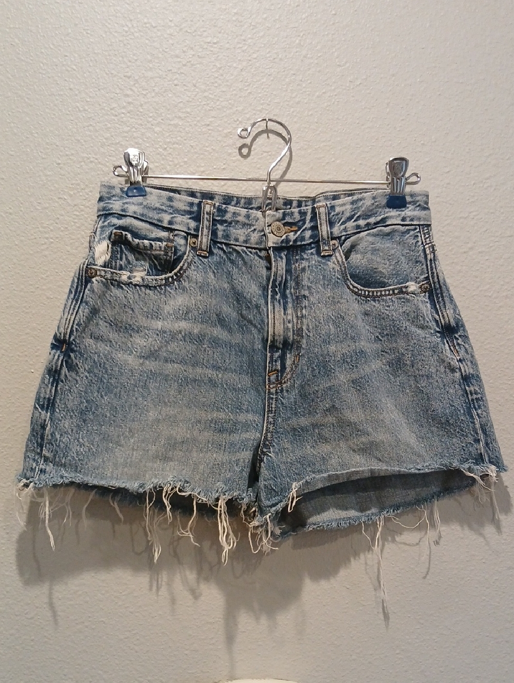 American Eagle Outfitters Light Blue High-Rise Frayed Denim Shorts Size 4